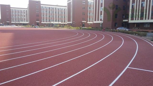 塑膠跑道與塑膠球場施工常見問題解答？