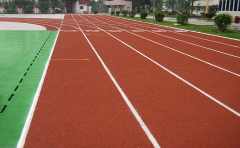 預(yù)制型橡膠跑道與塑膠跑道的區(qū)別